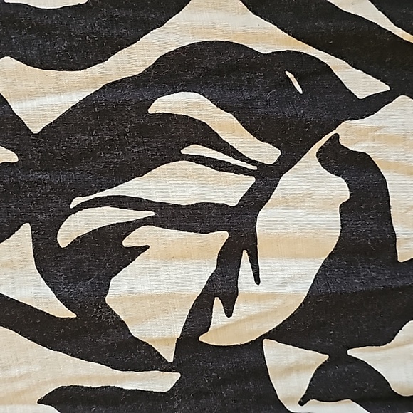 Chicos tunic length tank-top, black and white abstract, size large - Picture 2 of 3